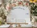 J-365 mariage : un tableau de compte à rebours décoré de roses et de gypsophile, avec des calendriers et des notes.