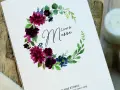 Un livret de messe orné d'une couronne florale. Idéal pour un mariage, ce livret vous guide pour comment faire un livret de messe élégant.