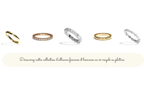 Cinq alliances, dont une alliance or jaune simple, une alliance or rose pavée de diamants, une alliance diamants tour complet, une alliance or jaune texturée et une alliance diamants ajourée.
