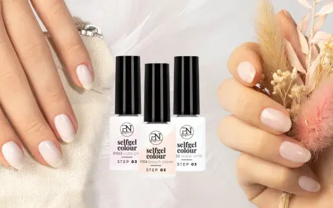 Mains délicates aux ongles parfaits, prêts pour le grand jour. Trois flacons de vernis "selfgel colour" aux teintes douces, idéales pour un ongle mariée élégant.