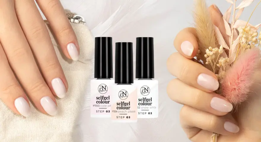 Mains délicates aux ongles parfaits, prêts pour le grand jour. Trois flacons de vernis "selfgel colour" aux teintes douces, idéales pour un ongle mariée élégant.